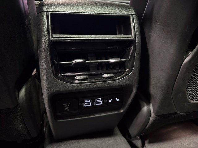 Used 2023 Jeep Grand Cherokee Overland AWD/4WD image 32