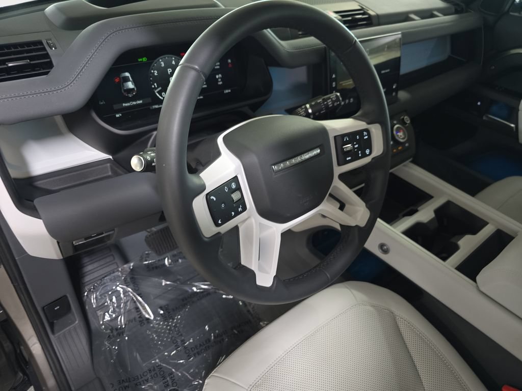 Used 2025 Land Rover Defender 110 X-Dynamic SE AWD/4WD image 19