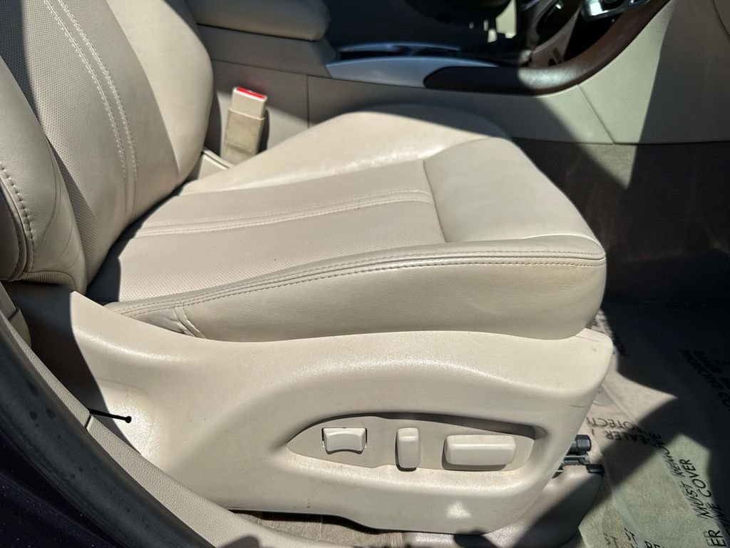 Used 2014 Cadillac SRX Luxury w/ Driver Awareness Package image 28