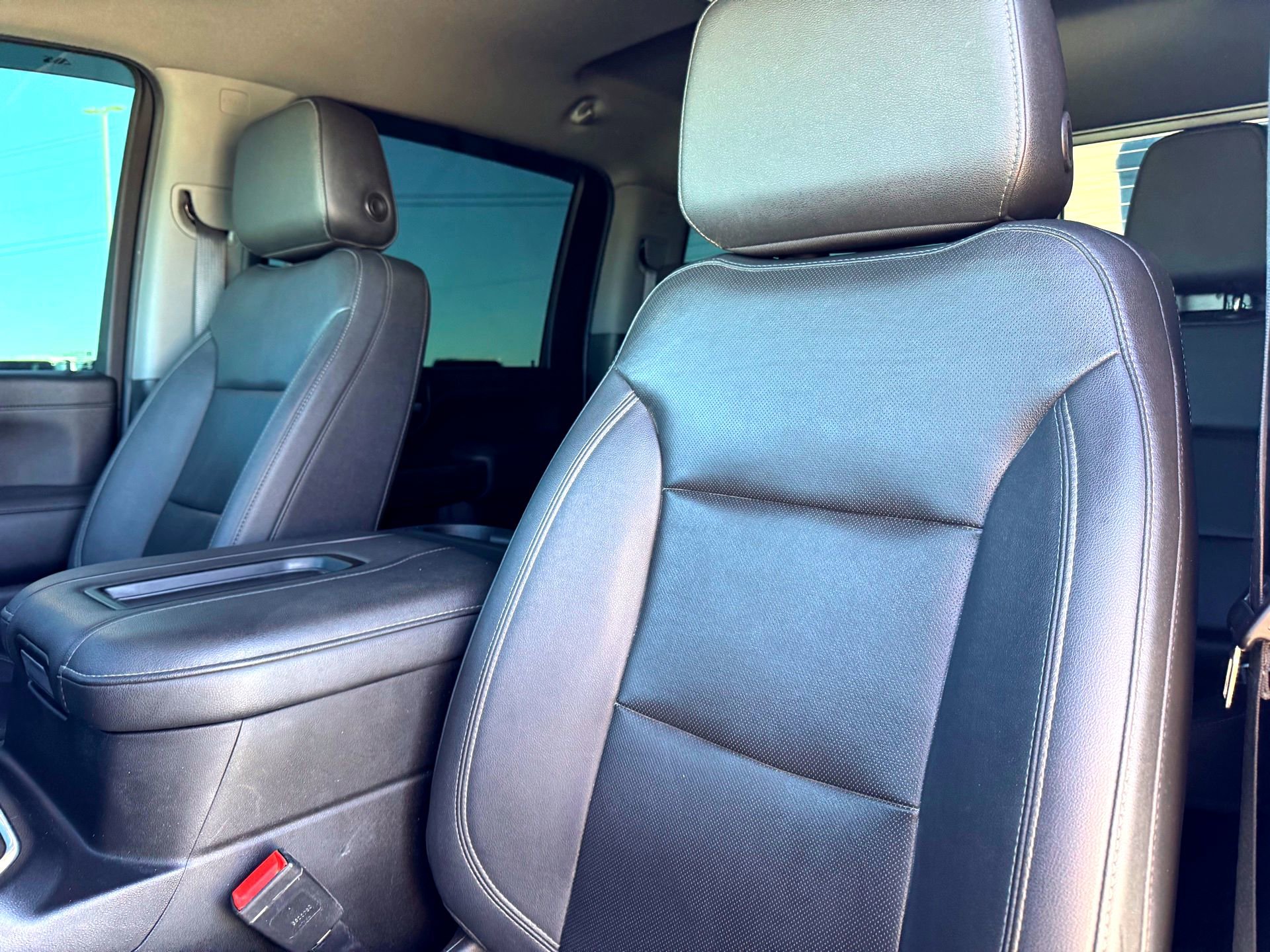 Used 2022 Chevrolet Silverado 2500 LTZ w/ LTZ Plus Package image 13