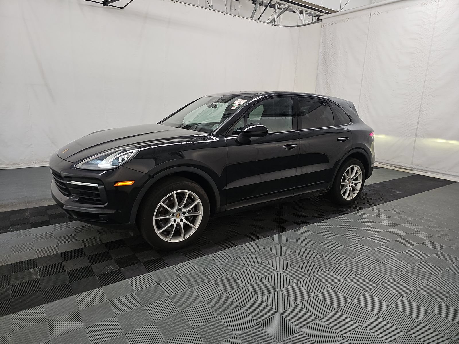 Used 2023 Porsche Cayenne AWD/4WD image 2