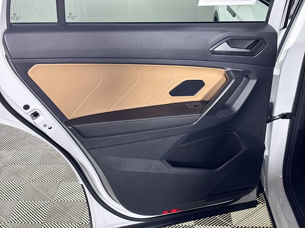 Certified 2024 Volkswagen Tiguan SE image 18