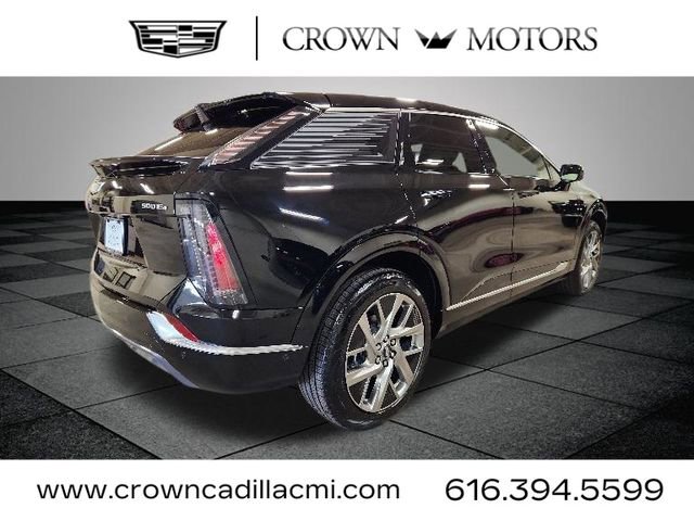 Used 2025 Cadillac Optiq Luxury 2 w/ LPO, Floor Liner Package AWD/4WD image 3