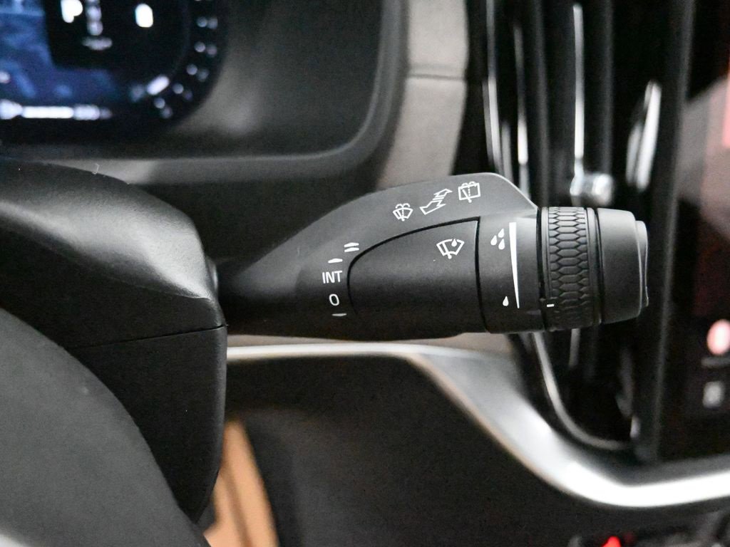 New 2026 Volvo XC90 B5 Plus image 18