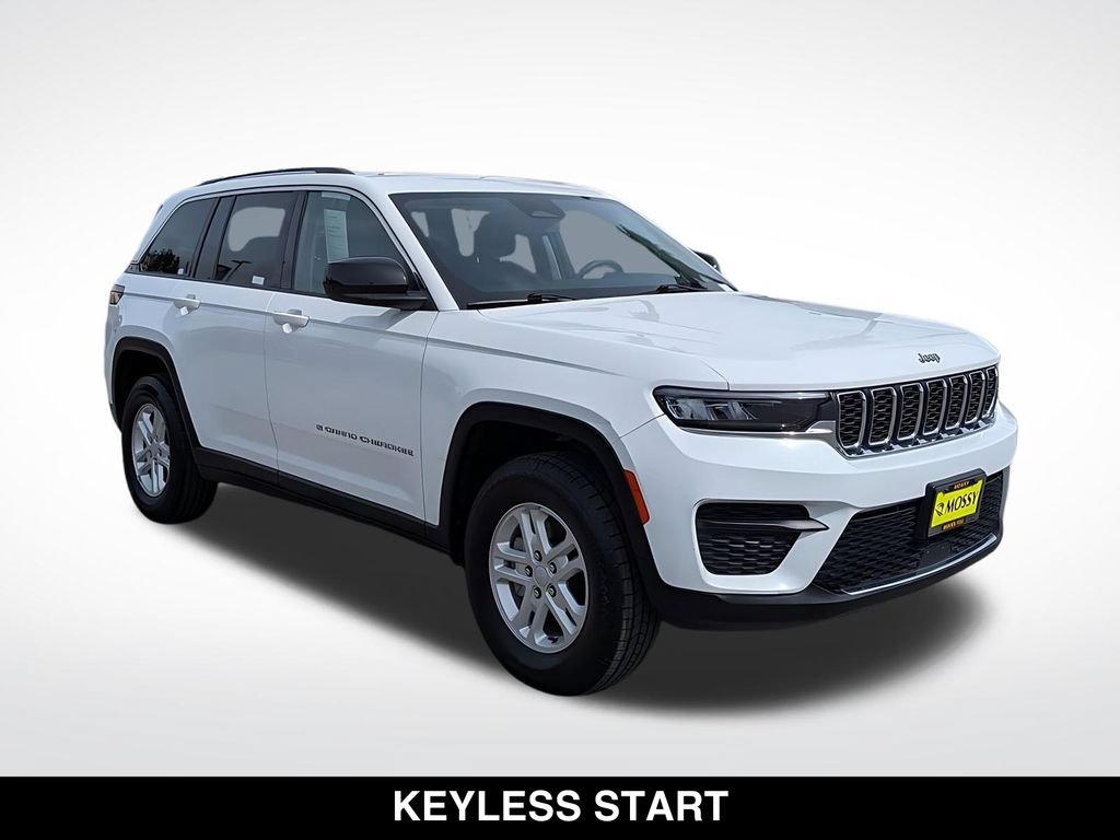Used 2024 Jeep Grand Cherokee Laredo AWD/4WD image 10