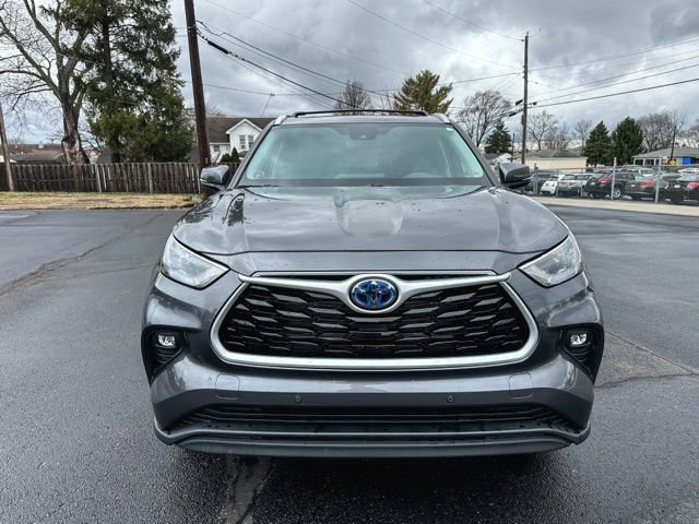 Used 2024 Toyota Highlander XLE image 2