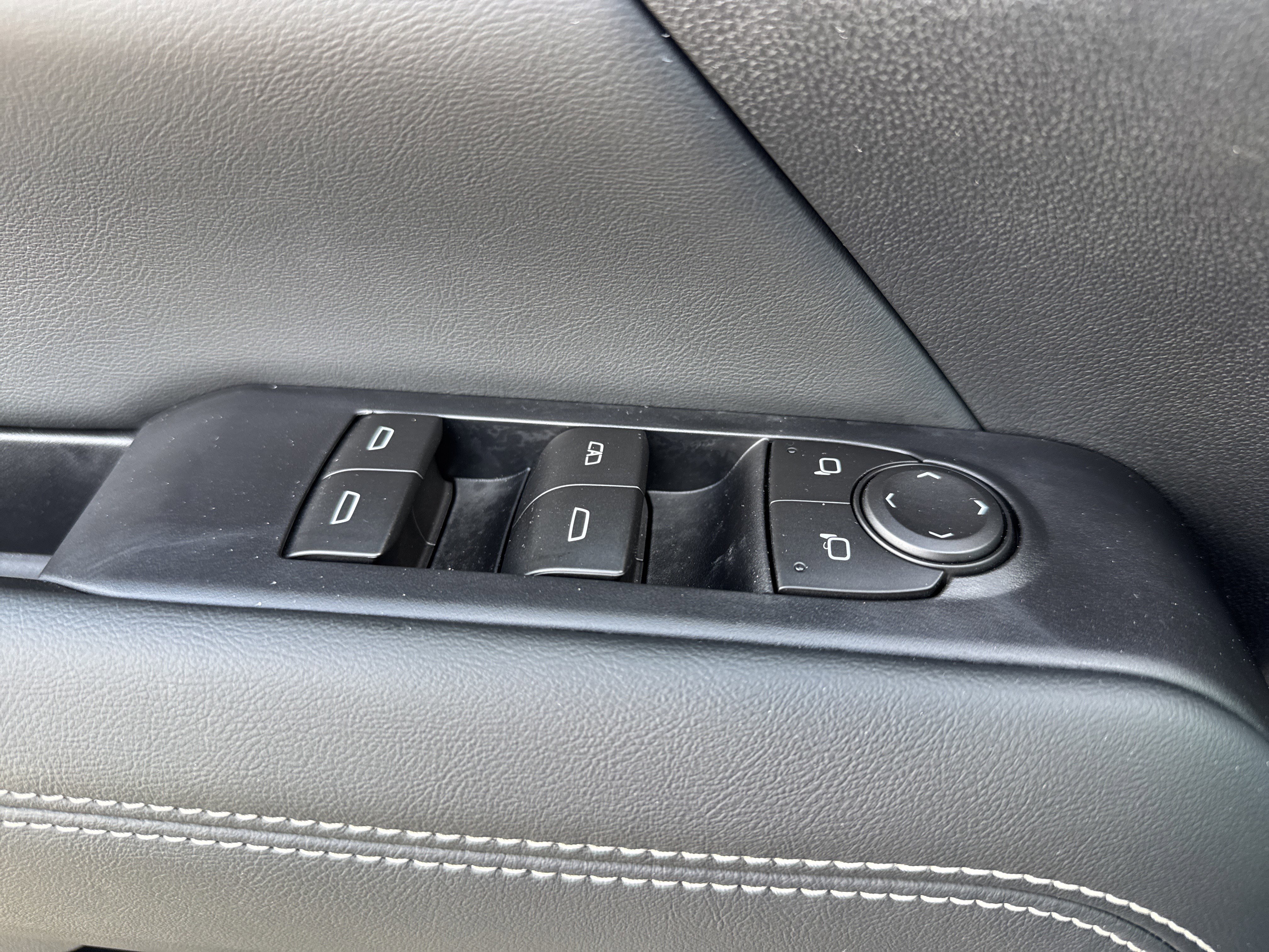 Used 2026 GMC Terrain Elevation w/ Elevation Premium Package image 15