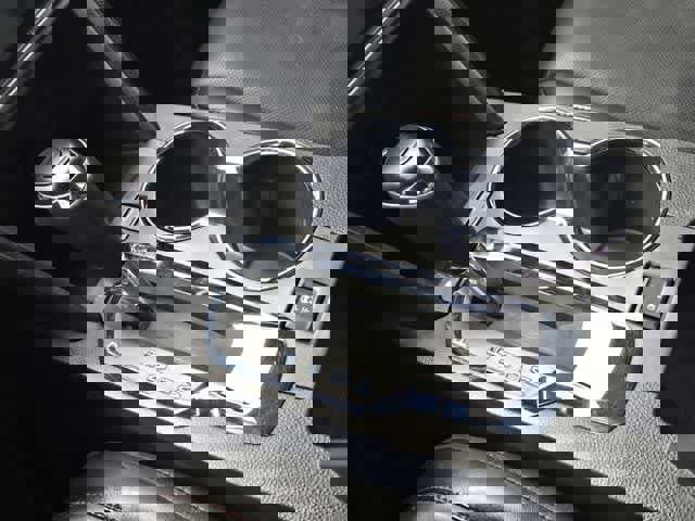 Used 2016 Chevrolet Equinox LTZ w/ Enhanced Convenience Package FWD image 17