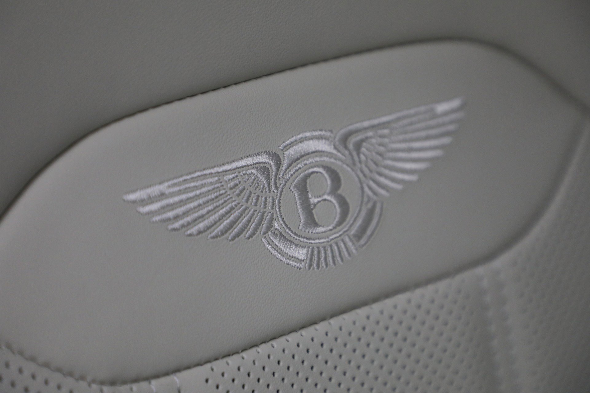 New 2025 Bentley Bentayga Extended Wheelbase image 18