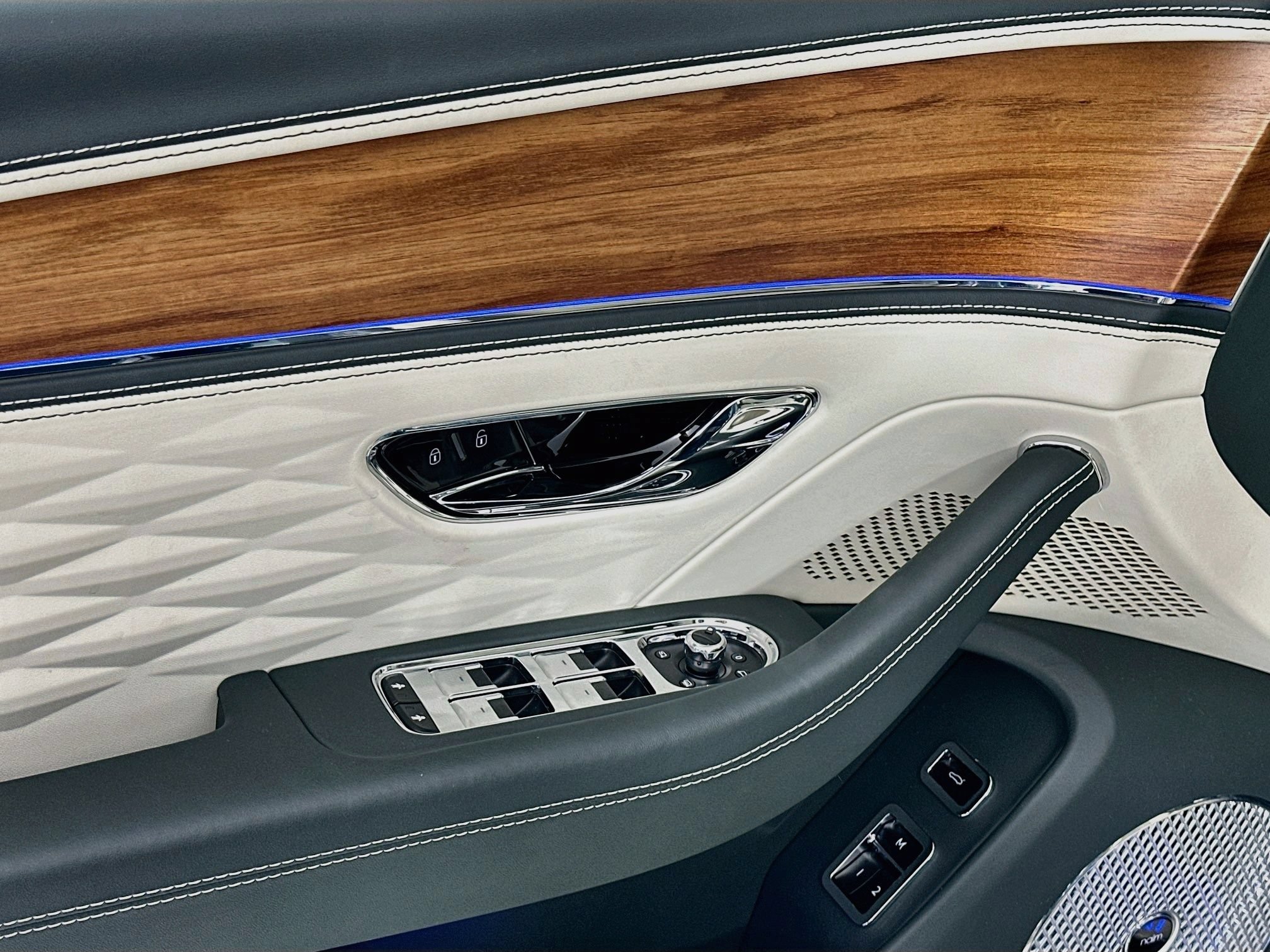 Certified 2024 Bentley Flying Spur Azure AWD/4WD image 18
