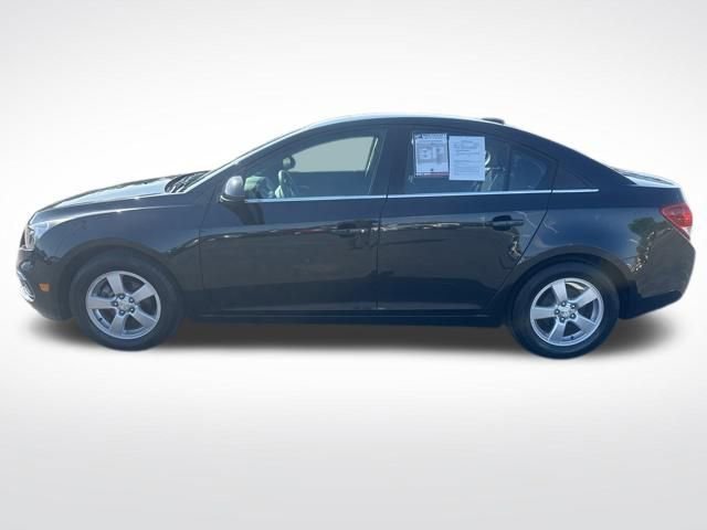 Used 2016 Chevrolet Cruze LT w/ Technology Package FWD image 2