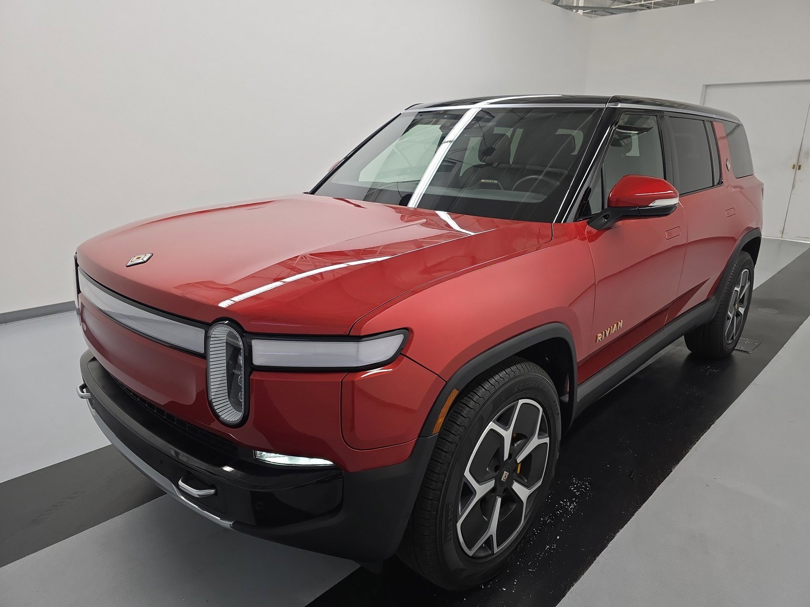 Used 2023 Rivian R1S Launch Edition image 1