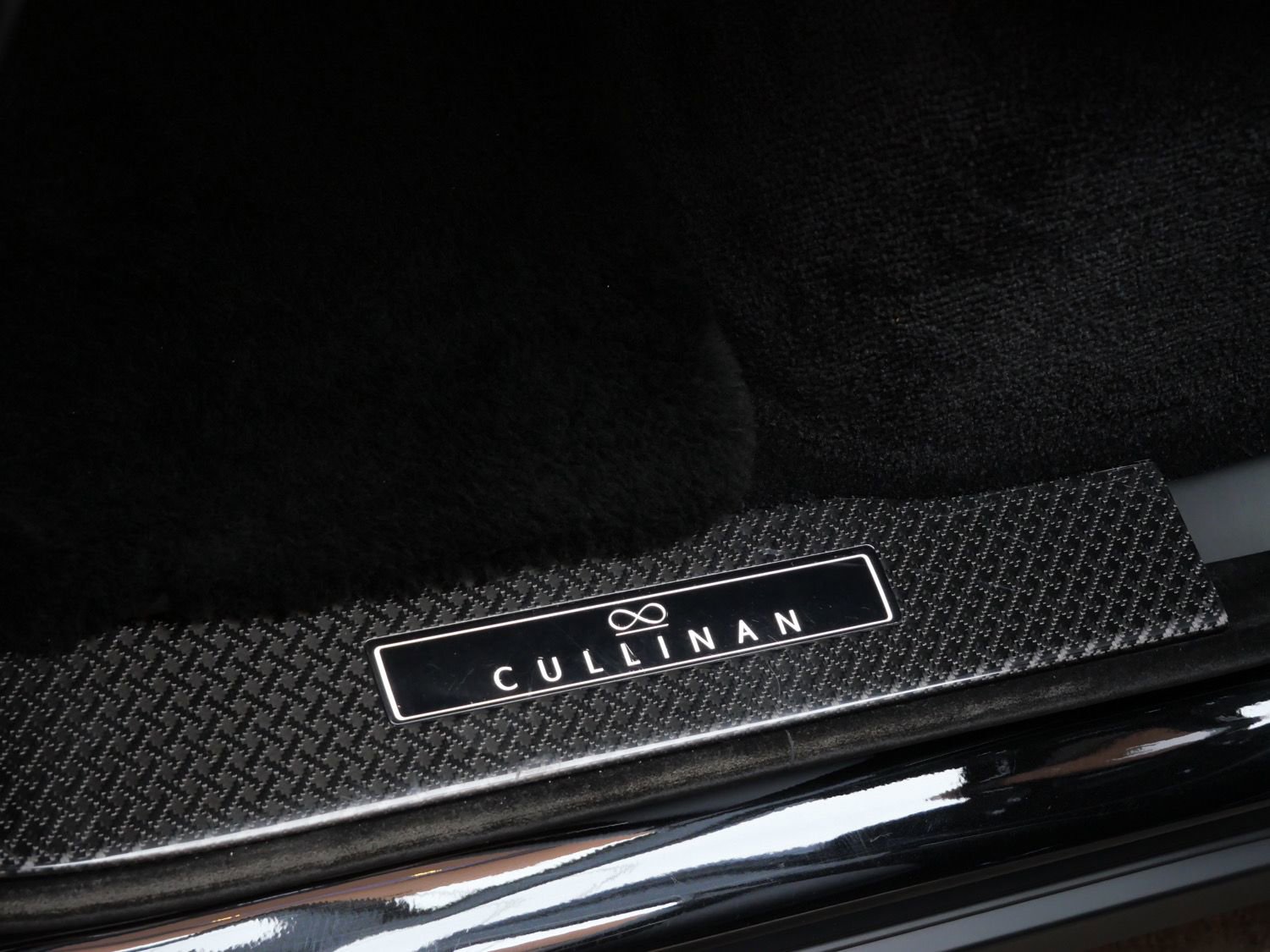 Used 2022 Rolls-Royce Cullinan Black Badge w/ Dark Exterior Package image 8