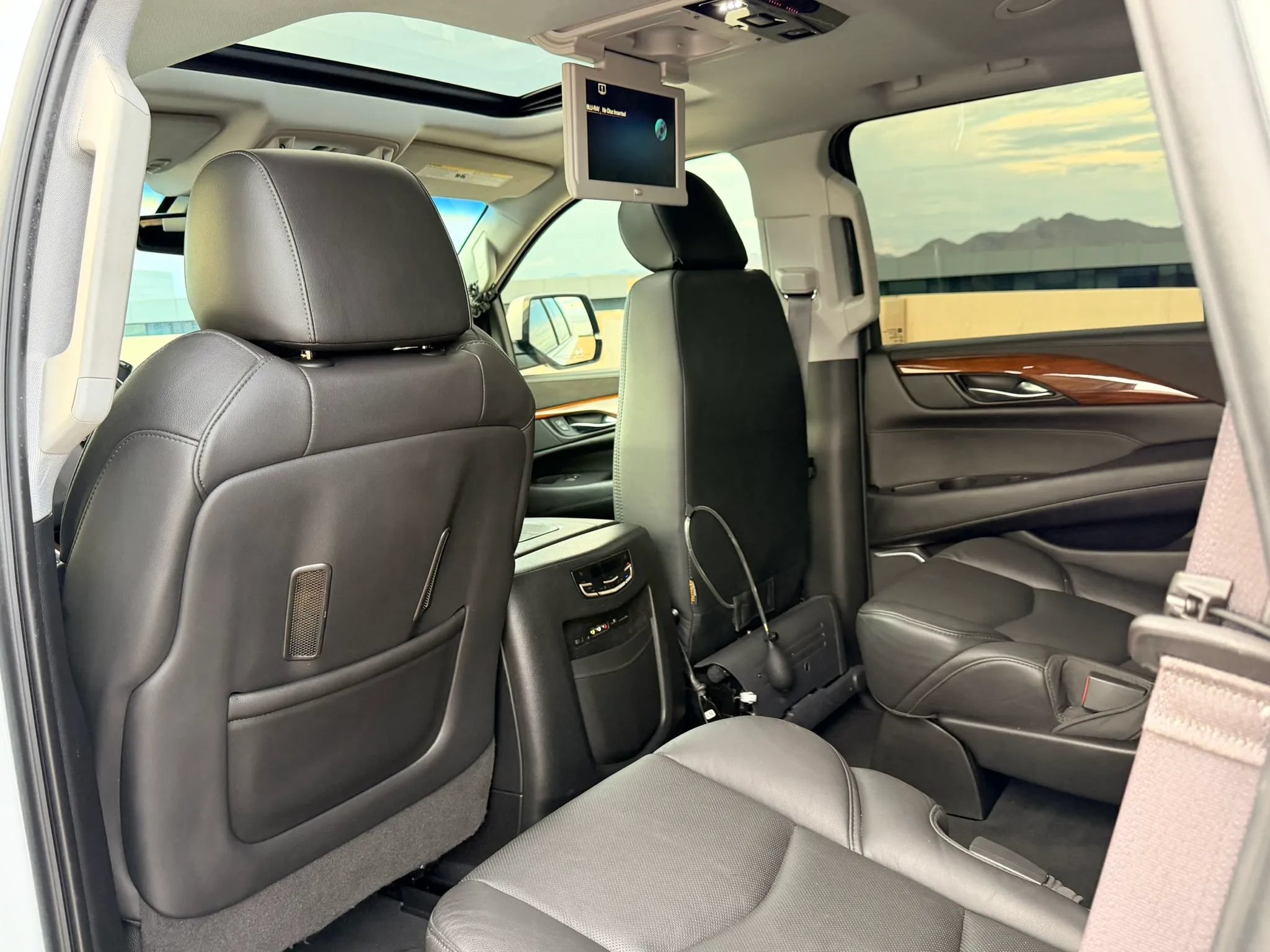 Used 2016 Cadillac Escalade Premium RWD image 19