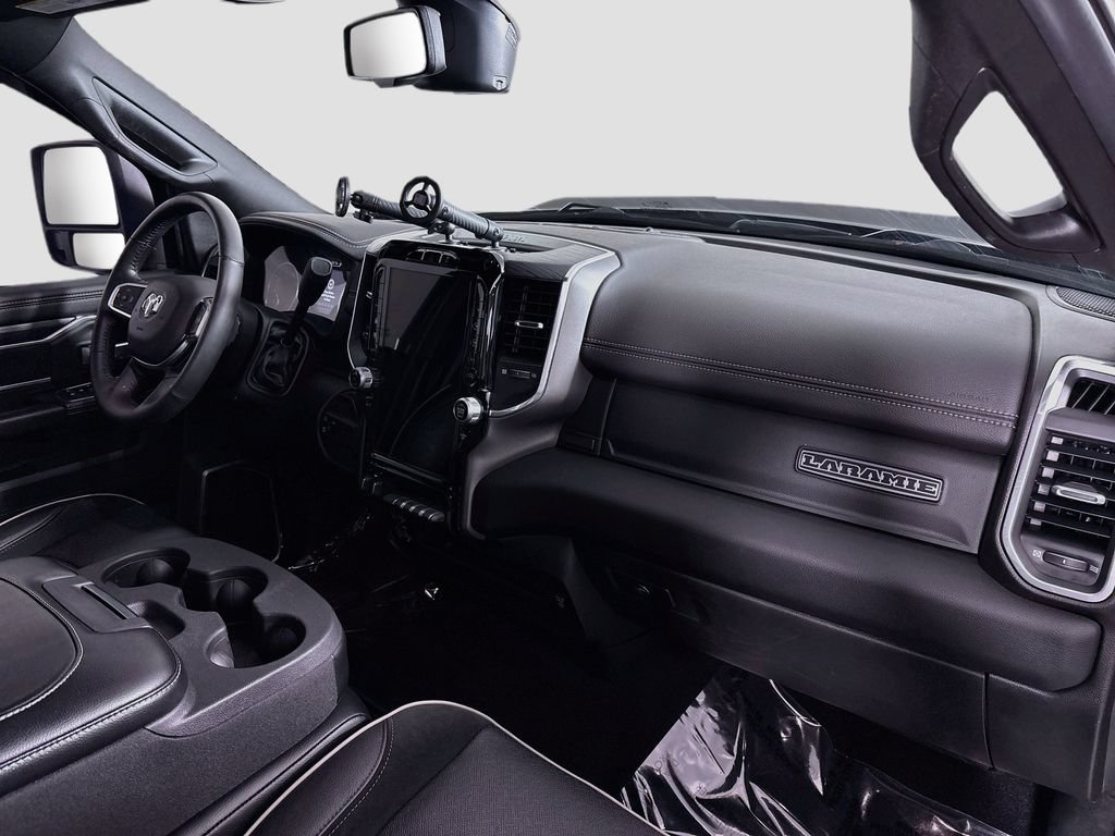 Used 2024 RAM 3500 Laramie AWD/4WD image 32