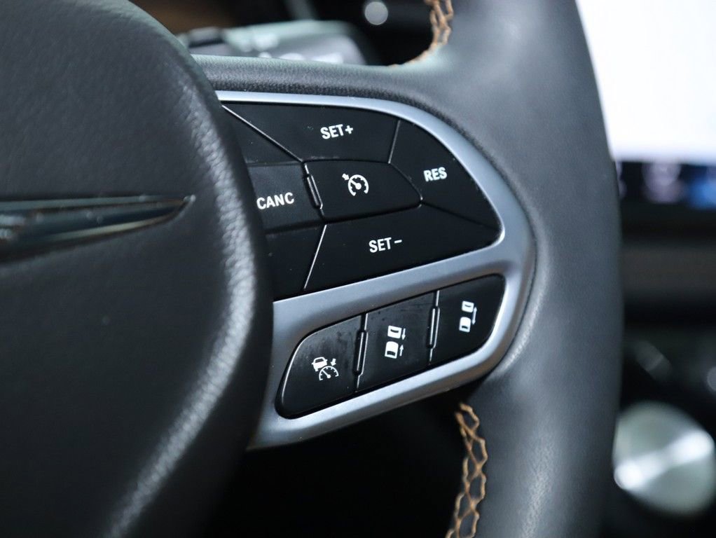 Used 2022 Chrysler Pacifica Pinnacle image 32