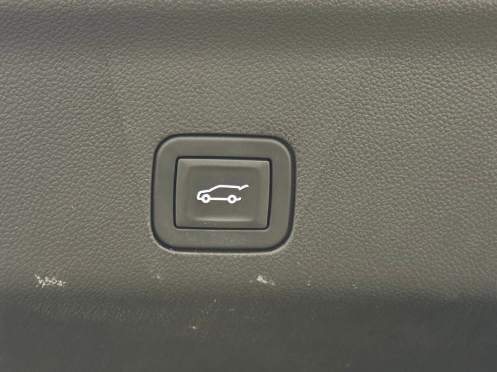 Certified 2024 GMC Yukon Denali image 36