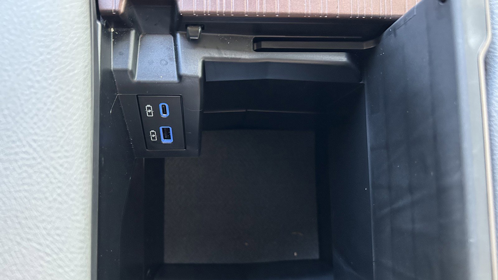 Used 2023 Toyota Sienna XLE FWD image 33