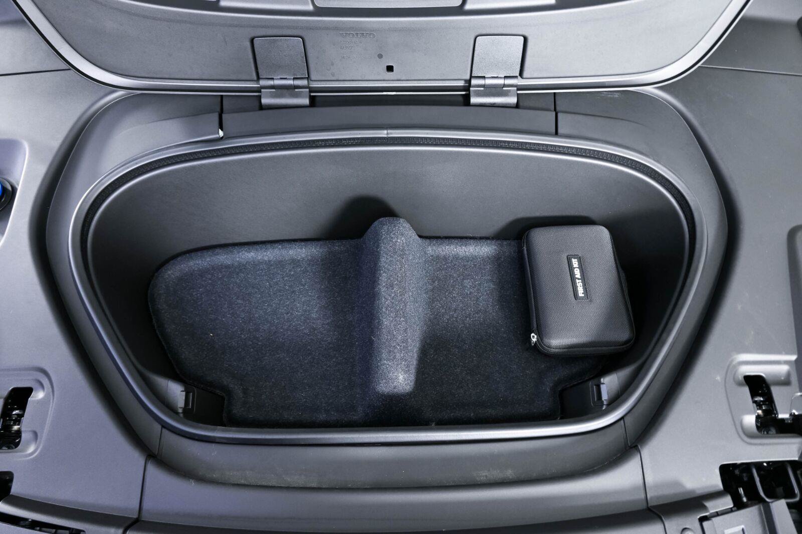 Certified 2023 Volvo C40 P8 Recharge Ultimate w/ Protection Package Premier AWD/4WD image 34