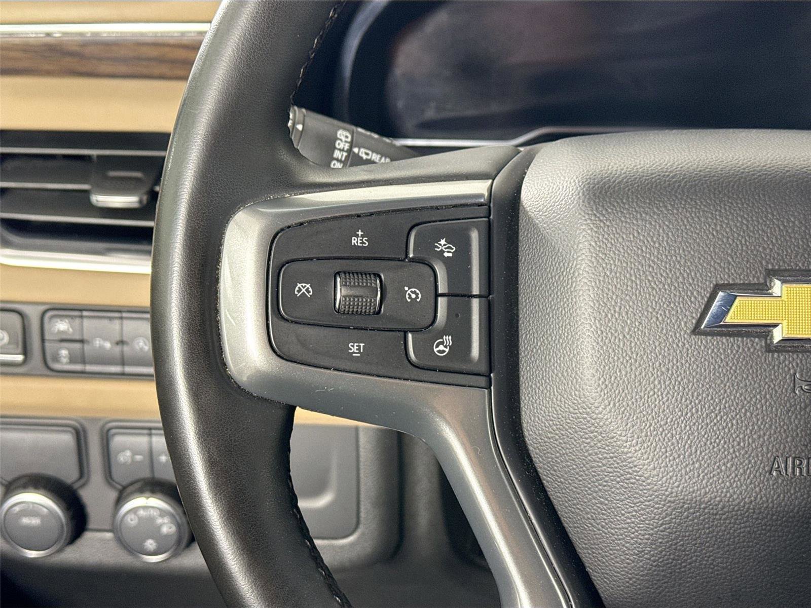 Used 2024 Chevrolet Suburban Premier RWD image 18