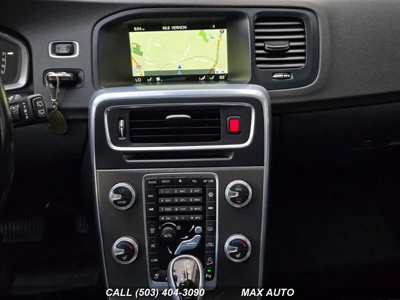 Used 2016 Volvo V60 T5 Cross Country image 25