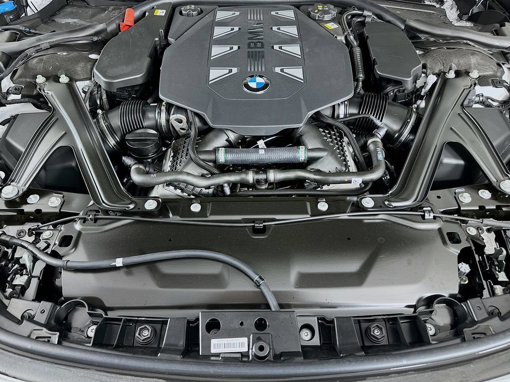 Used 2026 BMW 760i xDrive w/ Executive Package AWD/4WD image 36