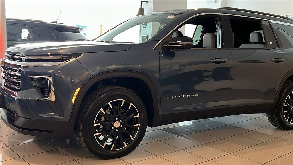 New 2026 Chevrolet Traverse LT w/ Sun and Wheel Package image 7