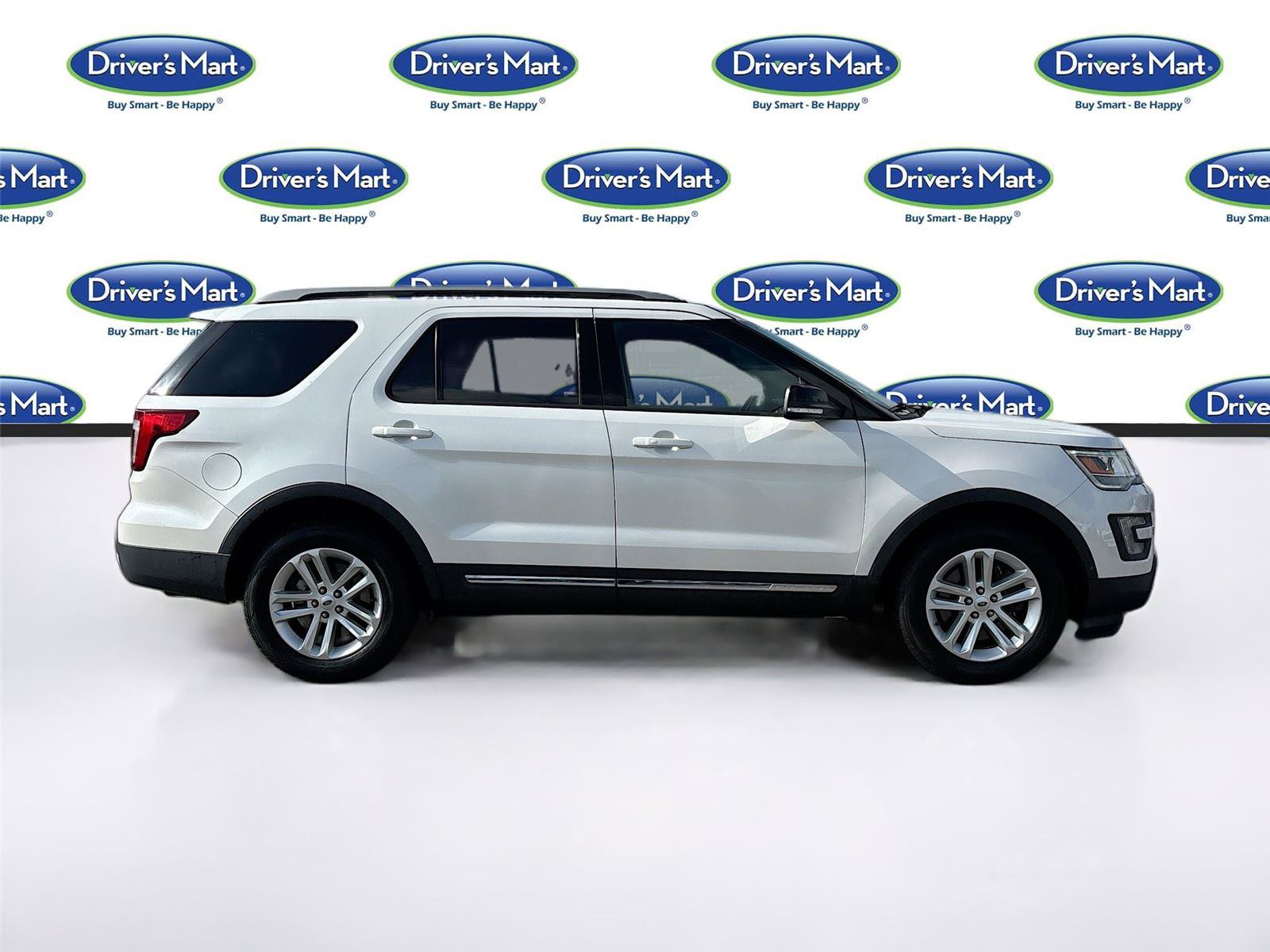 Used 2017 Ford Explorer XLT FWD image 8