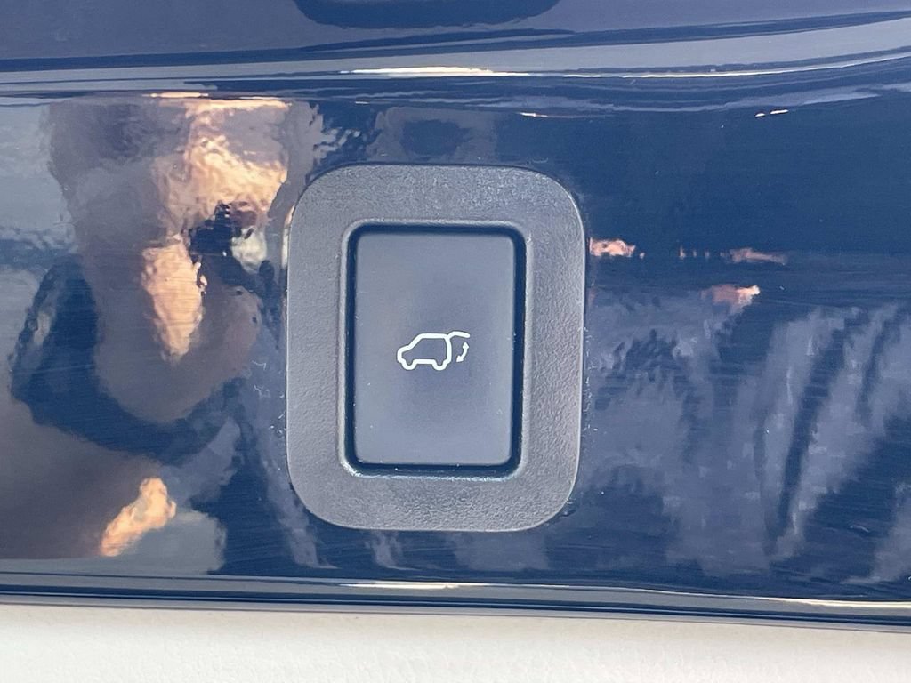 Used 2018 Toyota Highlander XLE FWD image 11