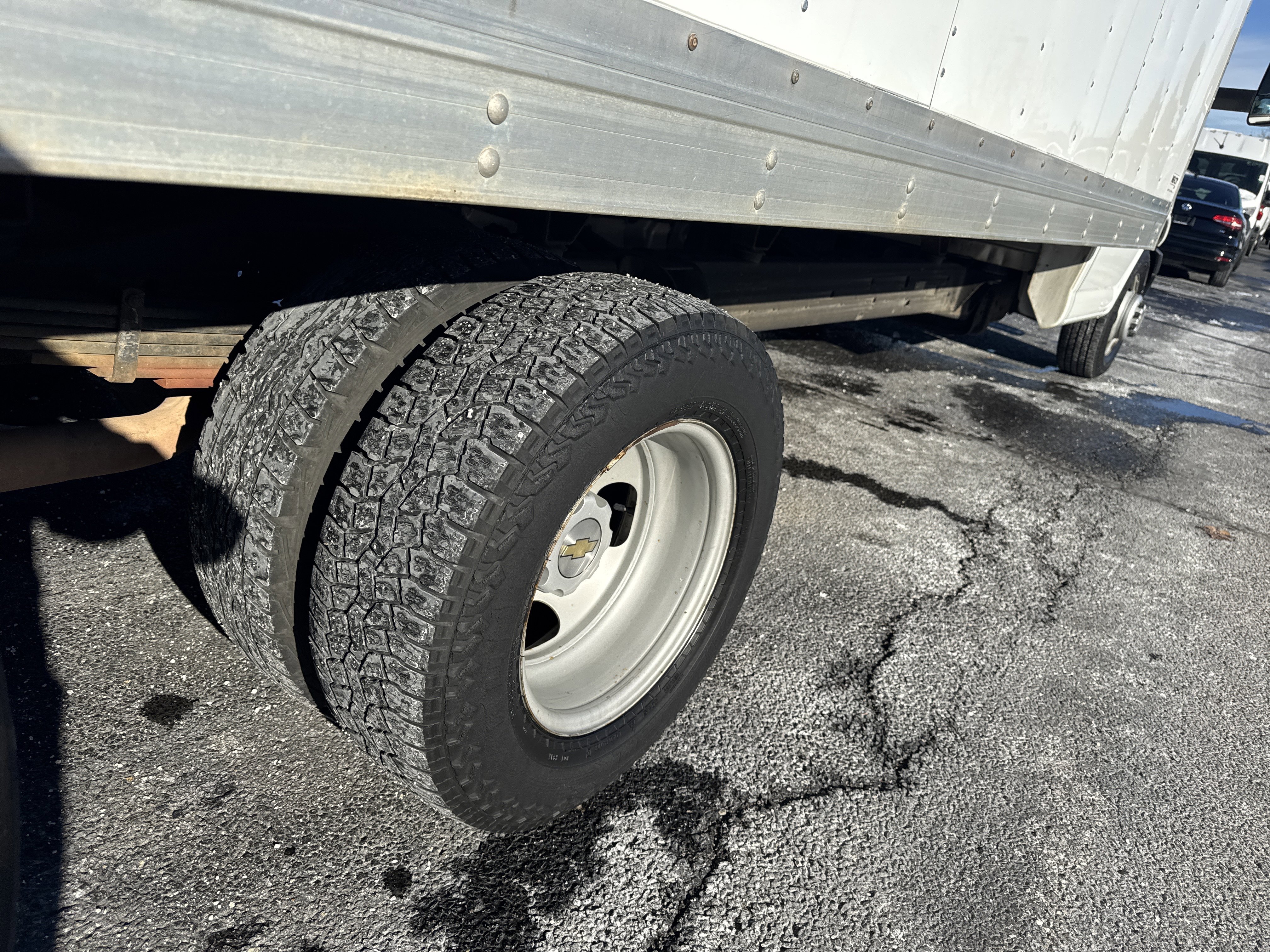 Used 2018 Chevrolet Express 3500 Extended w/ Driver Convenience Package image 4