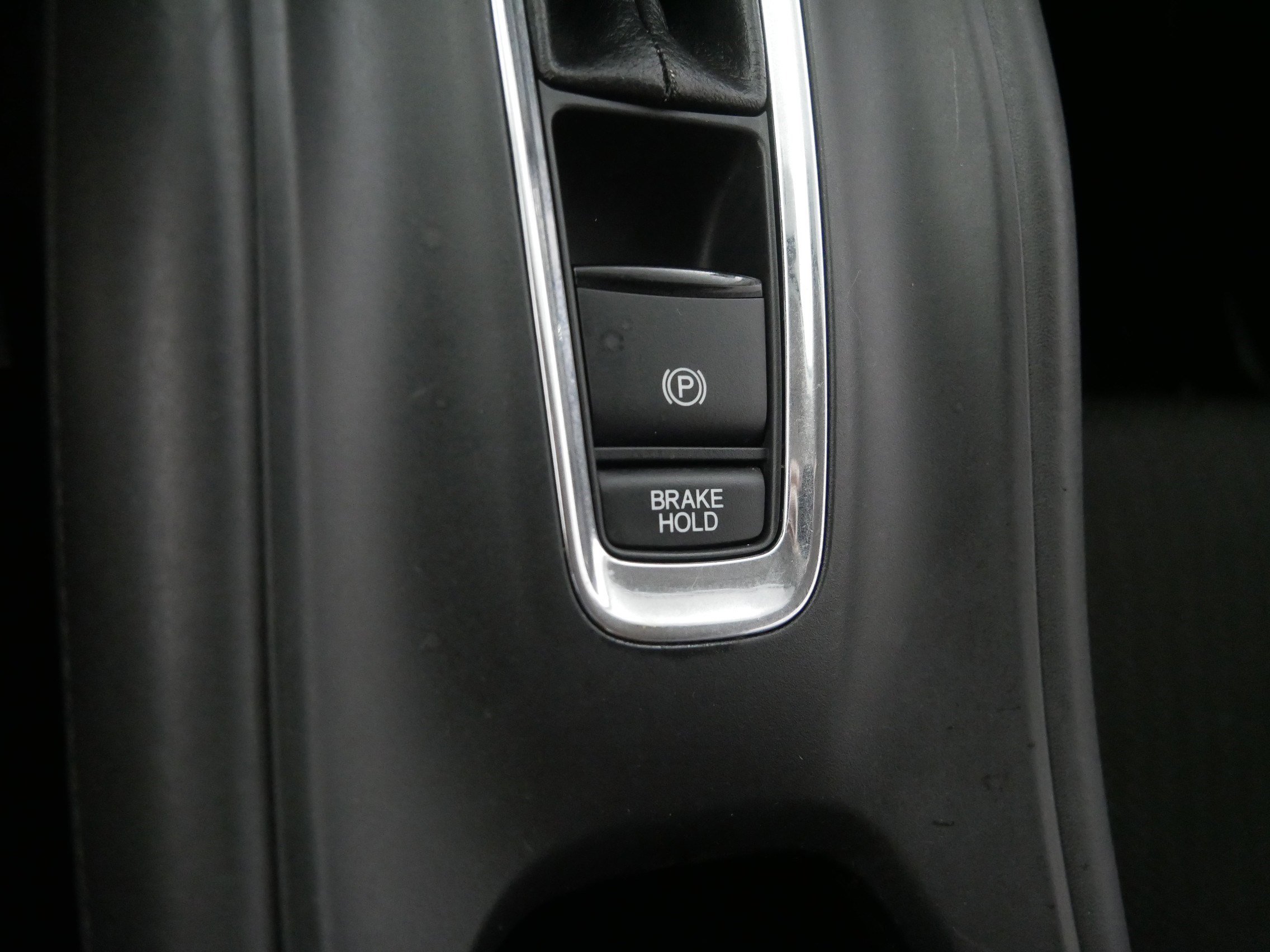 Used 2016 Honda HR-V LX image 32