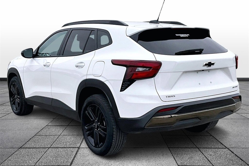 Used 2025 Chevrolet Trax ACTIV w/ Sunroof Package image 10
