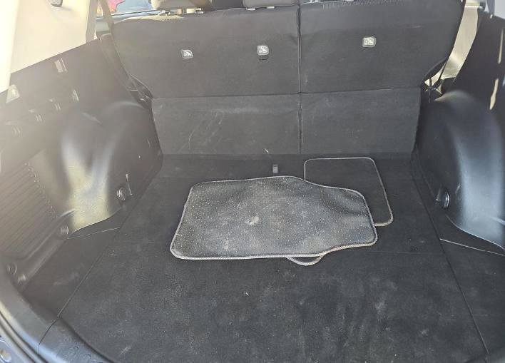 Used 2018 Toyota RAV4 XLE FWD image 12