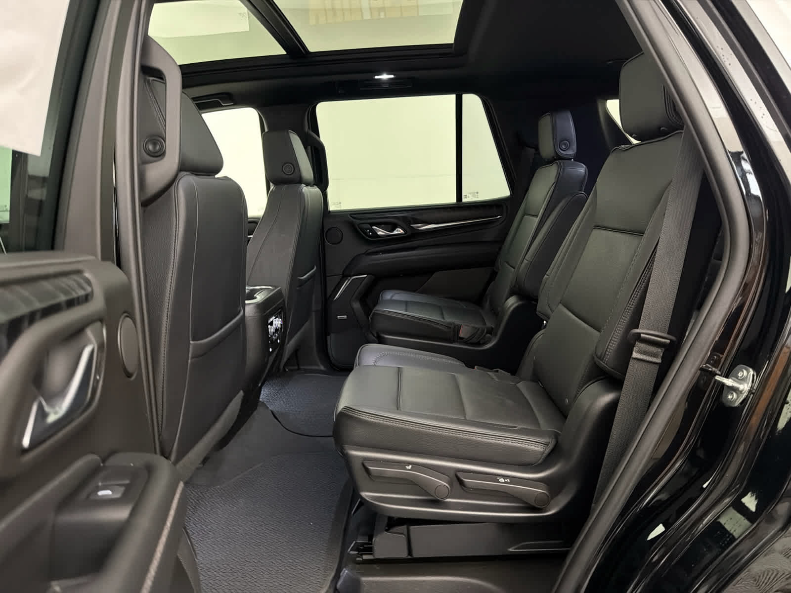 Used 2023 GMC Yukon Denali AWD/4WD image 16