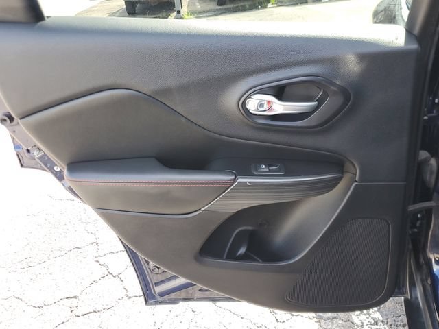 Used 2015 Jeep Cherokee Trailhawk w/ Comfort/Convenience Group AWD/4WD image 14