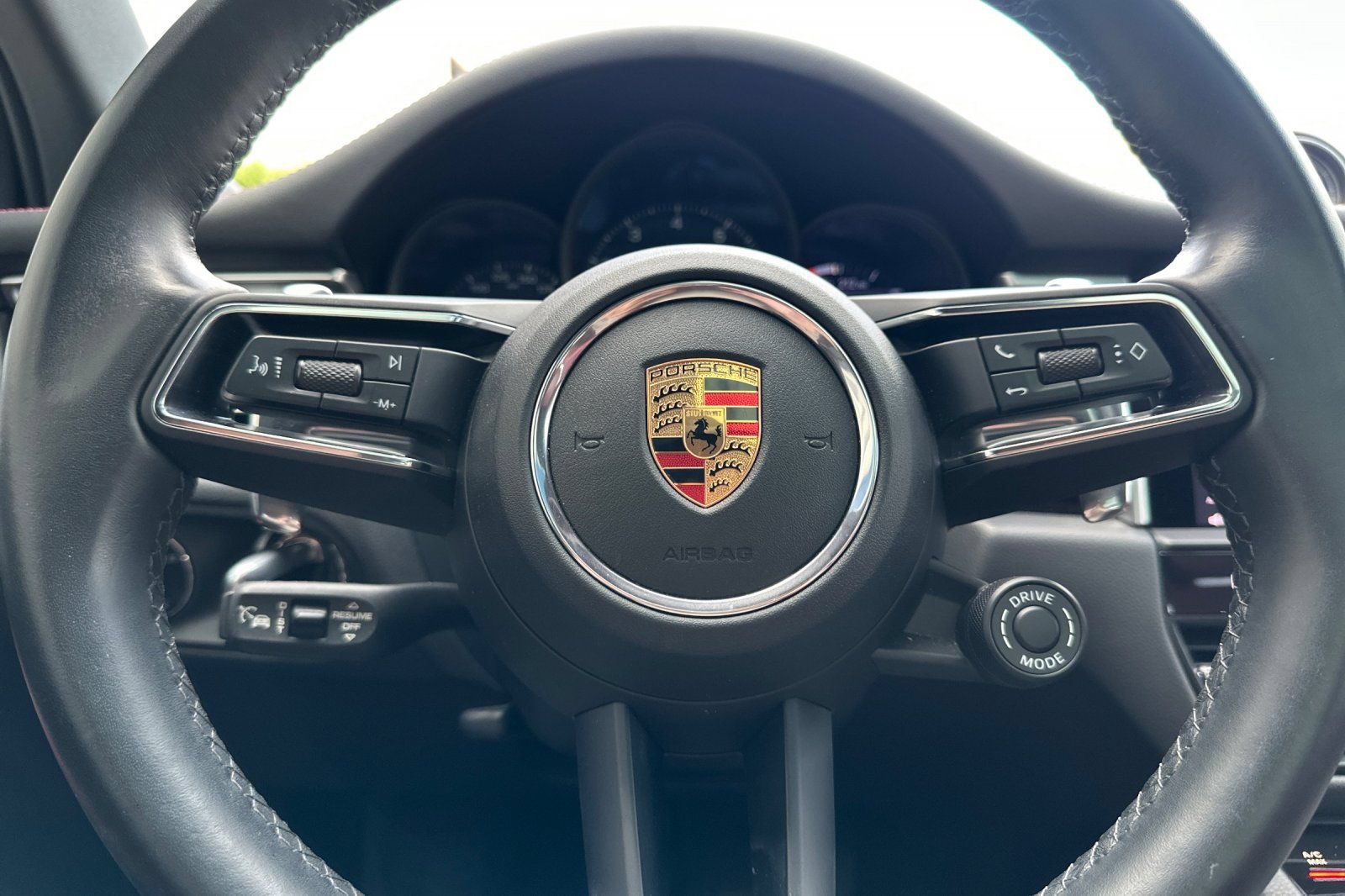 Used 2023 Porsche Macan Turbo AWD/4WD image 23