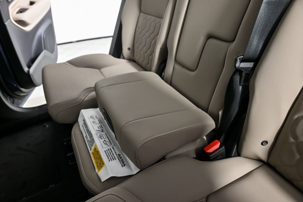 New 2026 Volvo XC90 B6 Plus w/ Protection Package Premier image 22