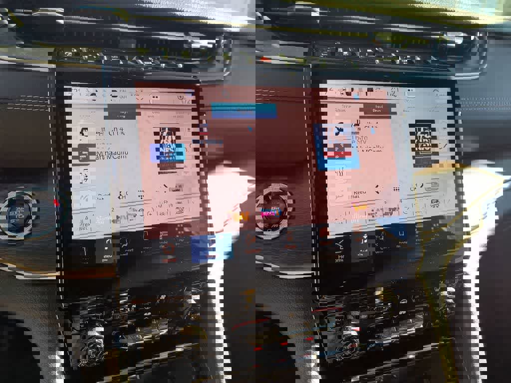 New 2025 Jeep Grand Cherokee L Limited w/ Luxury Tech Group II image 16