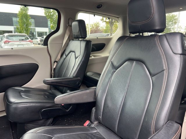 Used 2018 Chrysler Pacifica Touring-L w/ Tire & Wheel Group FWD image 28