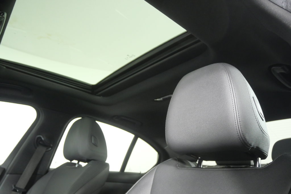 Used 2021 BMW 330i Sedan w/ Premium Package RWD image 13