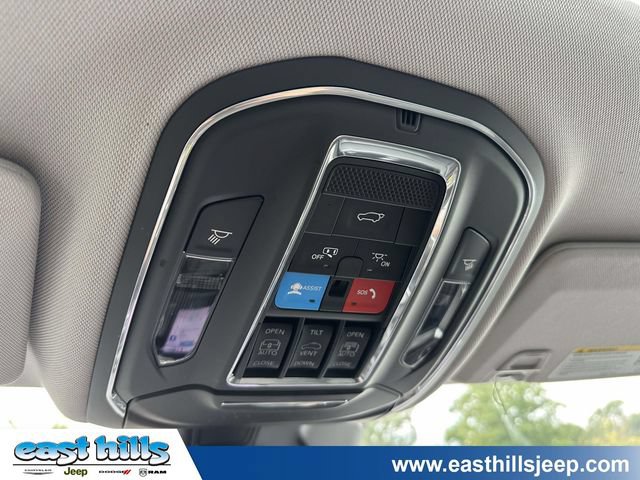 Used 2023 Jeep Grand Cherokee Limited AWD/4WD image 33