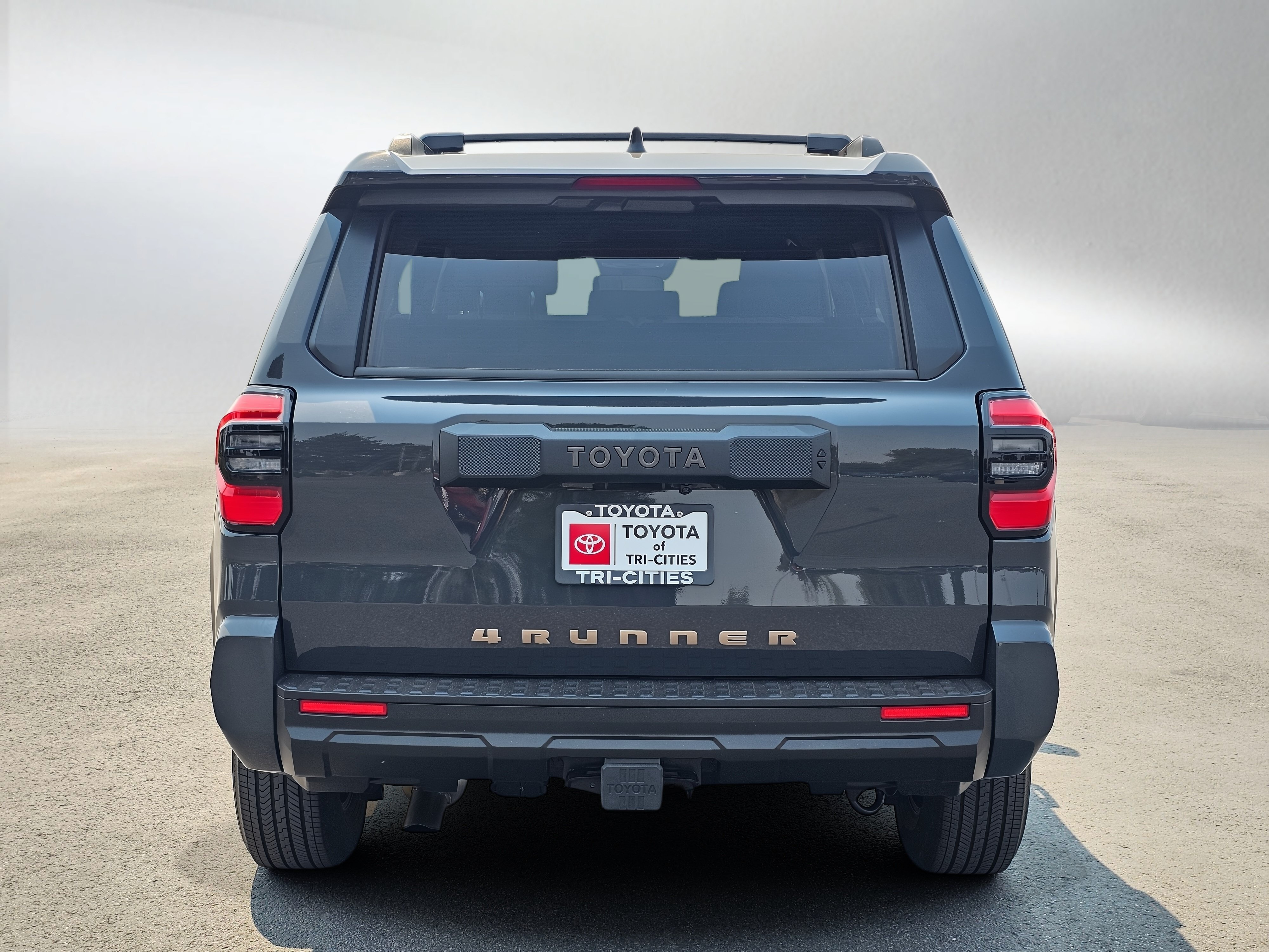Used 2025 Toyota 4Runner SR5 AWD/4WD image 4