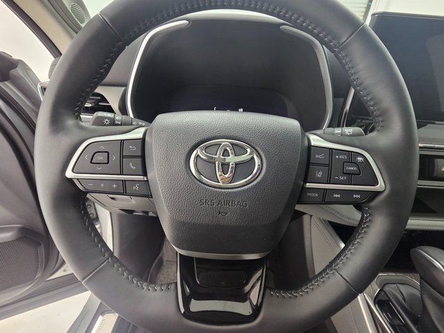 Used 2024 Toyota Highlander Limited image 10