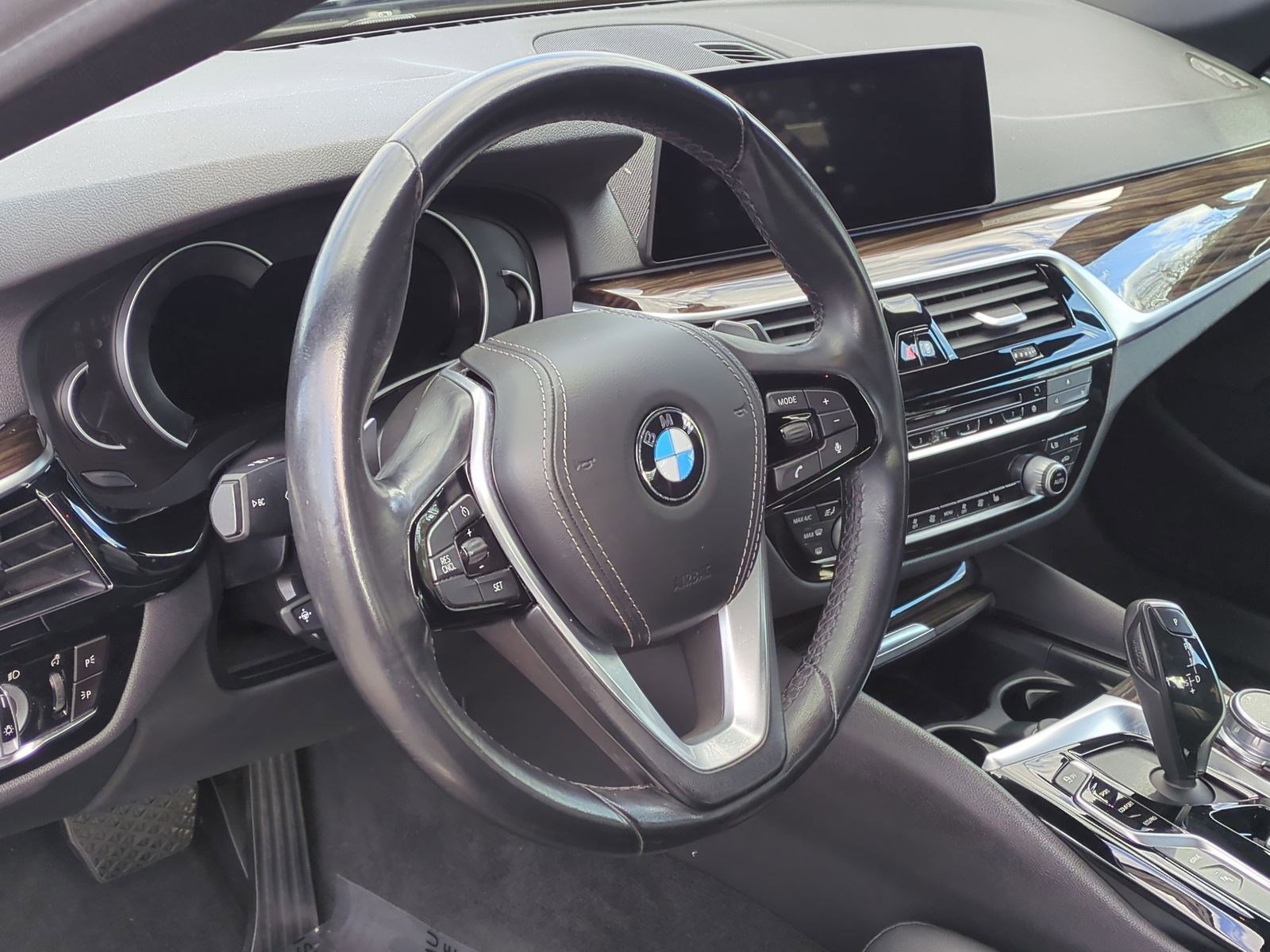 Used 2019 BMW 530e image 18