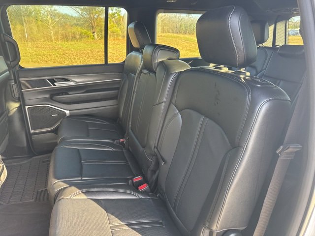 Used 2024 Jeep Wagoneer Series II w/ Flexible Seating Group image 13