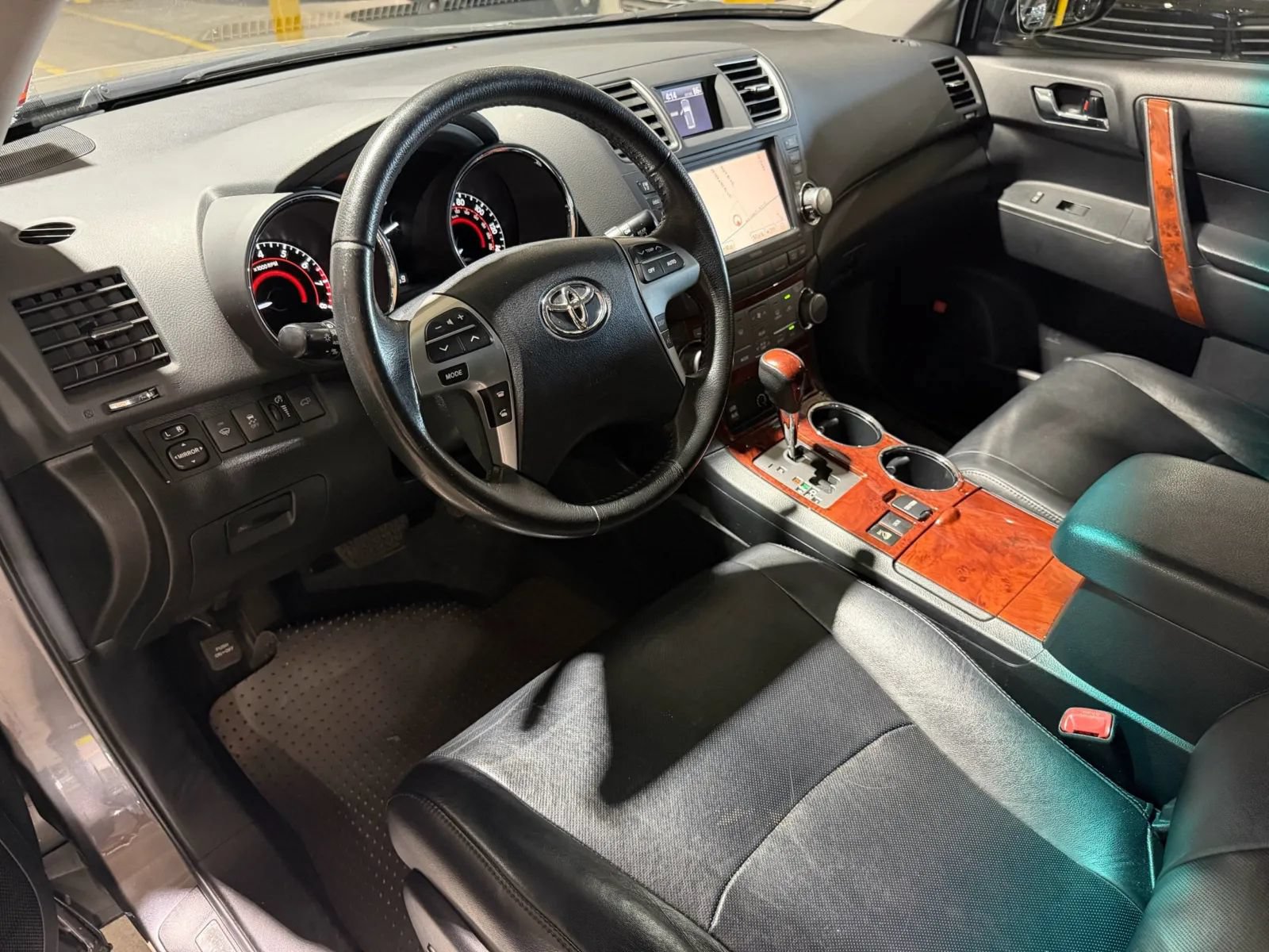 Used 2012 Toyota Highlander Limited w/ Tow Pkg AWD/4WD image 13