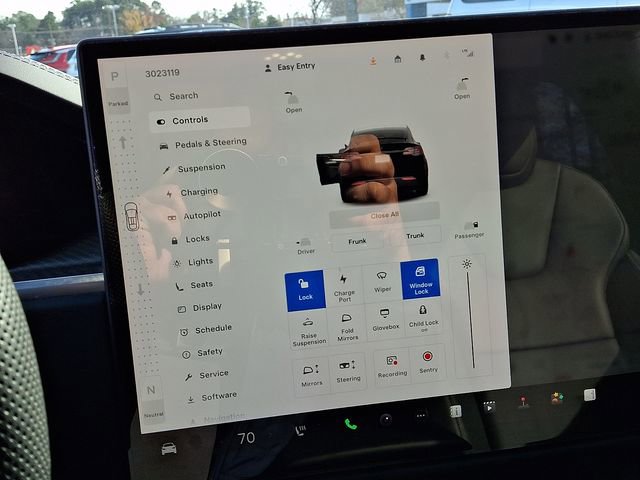 Used 2022 Tesla Model X Plaid image 29