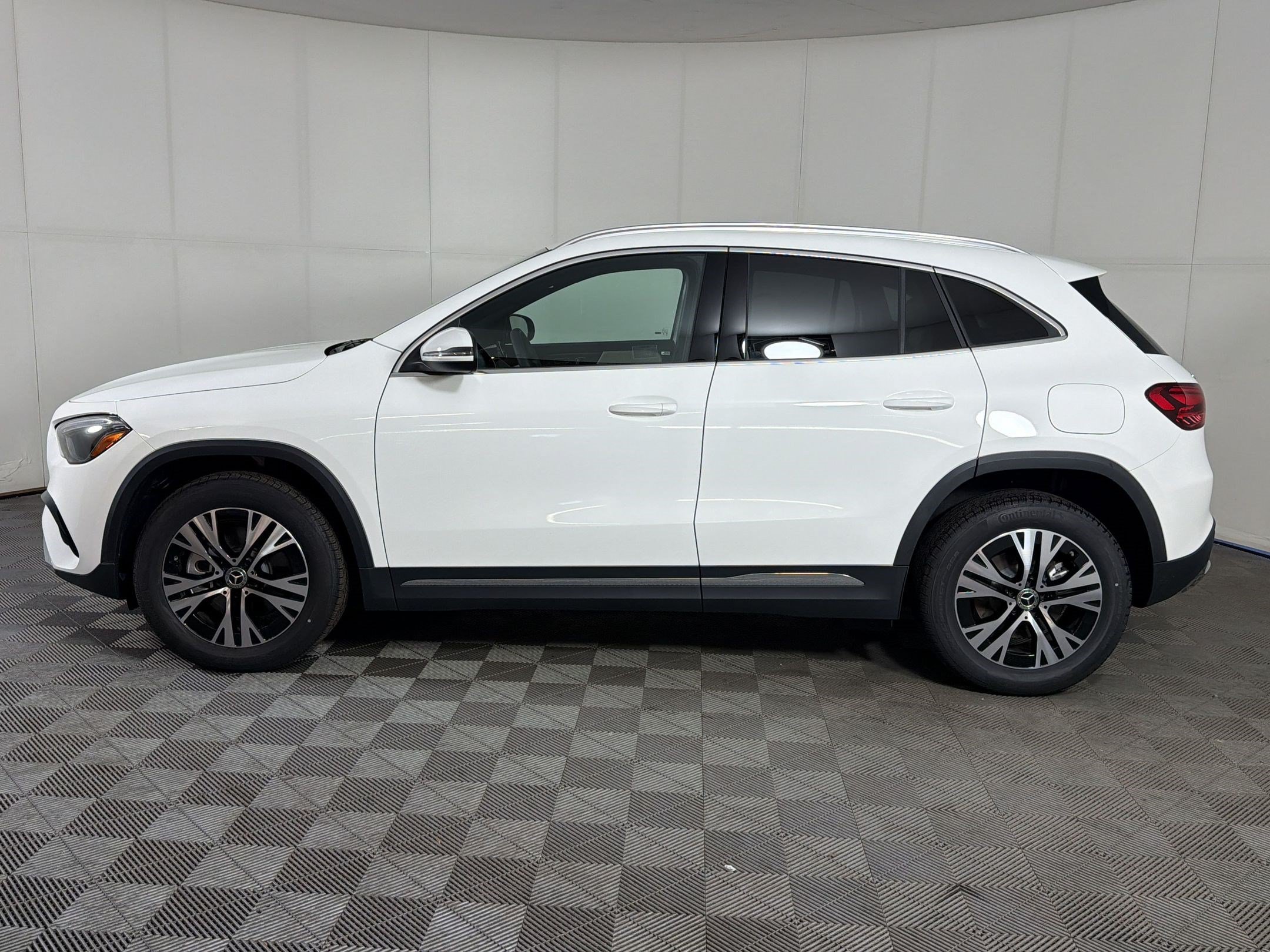 Used 2026 Mercedes-Benz GLA 250 4MATIC image 2