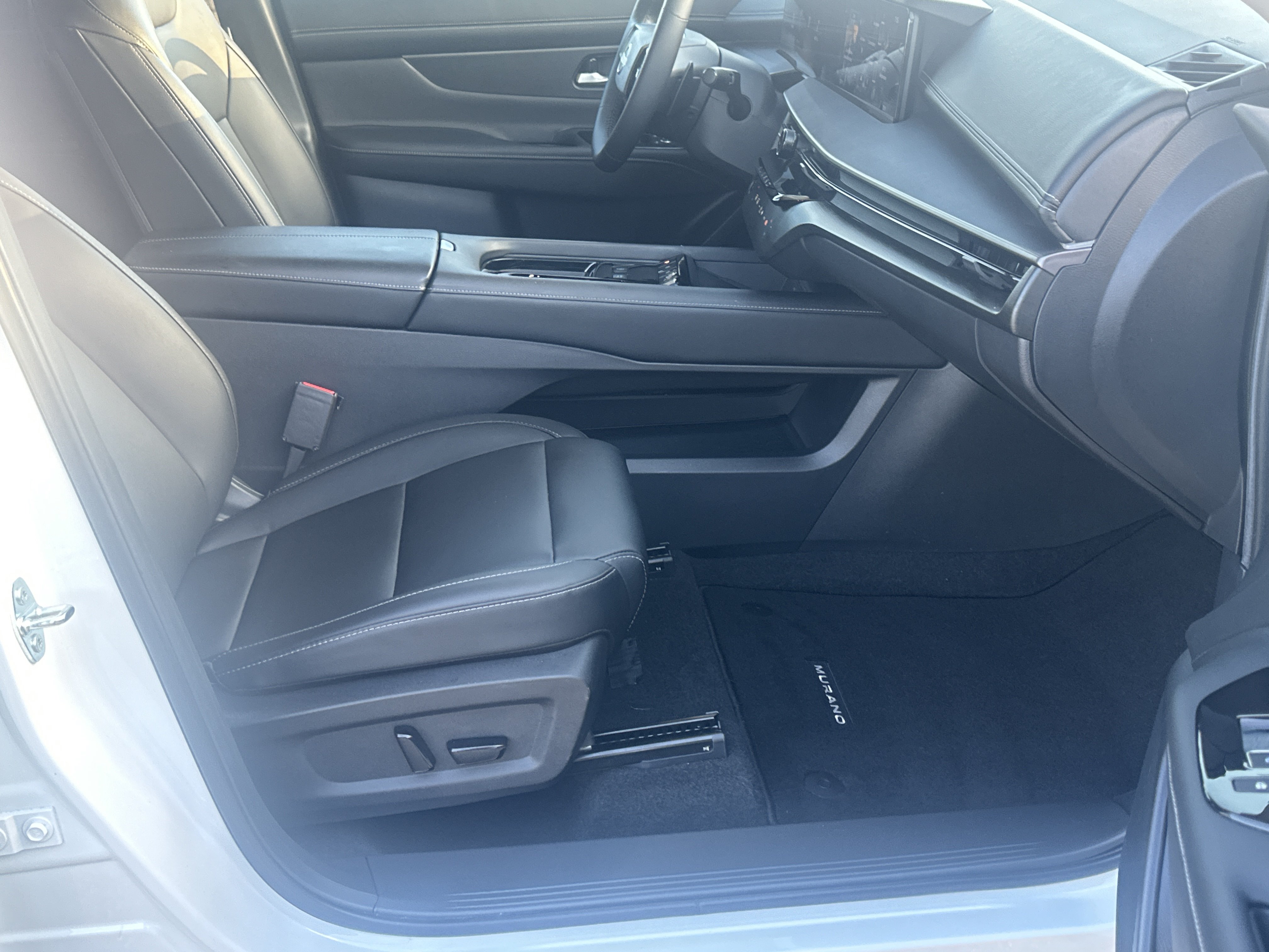 Used 2025 Nissan Murano SV AWD/4WD image 13