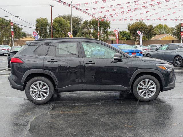 Used 2025 Toyota Corolla Cross LE image 4